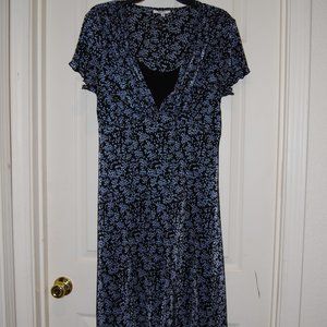 Mid-length short-sleeve dress
